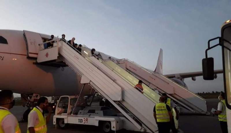 بالصور.. وصول 197 جزائريا إلى مطار أحمد بن بلة بوهران قادمين من المغرب