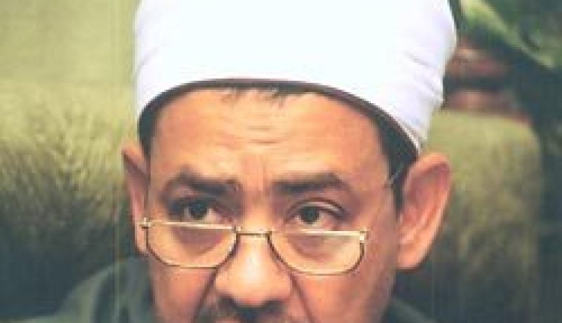 شيخ الأزهر يستقيل بعد منعه من دخول مكتبه في مصر