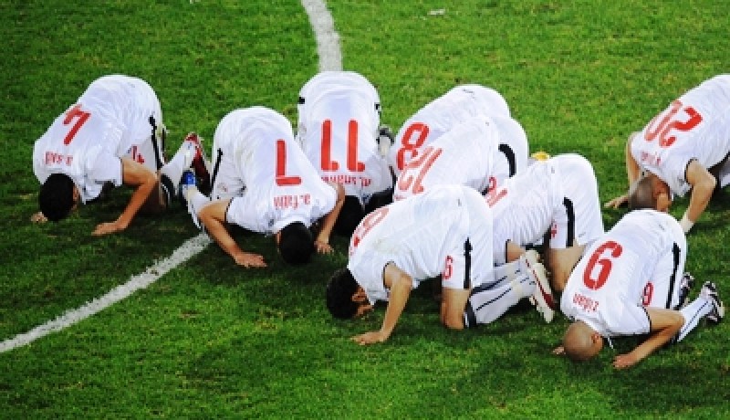 الإسرائليون يثنون على منتخب ''الساجدين'' ويرشحونه للمونديال