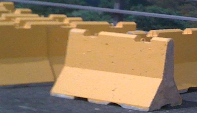 بناء جدار بالخرسانة بالشارعين المؤديين الى وزارة الداخلية المصرية