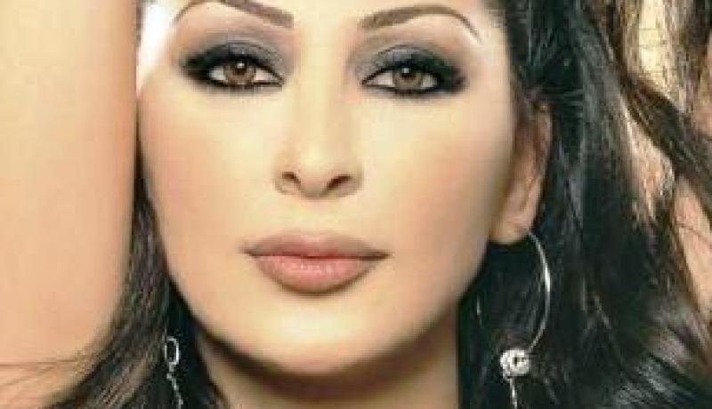 إليسا تطلب الغناء في الجزائر