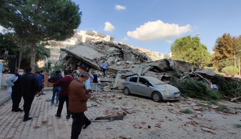 وفاة 4 أشخاص وجرح 120 آخرين في زلزال إزمير