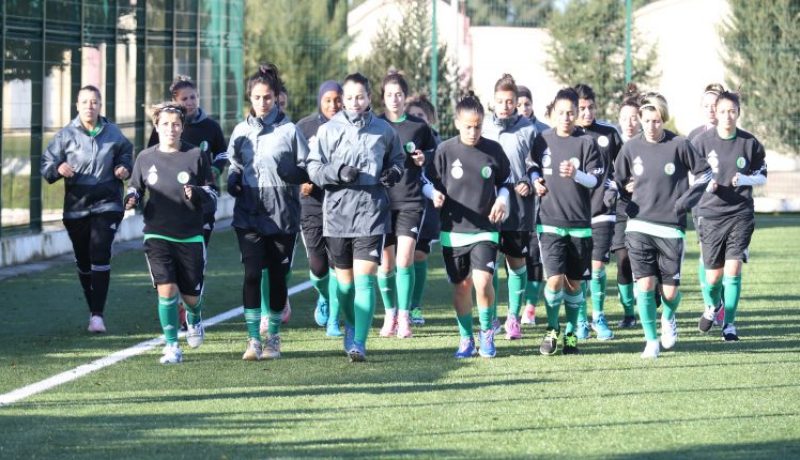 بالصور.. المنتخب الوطني الأول للسيدات يواصل تحضيراته بسيدي موسى