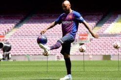 رسميا.. فيدال سلاح برشلونة الجديد  