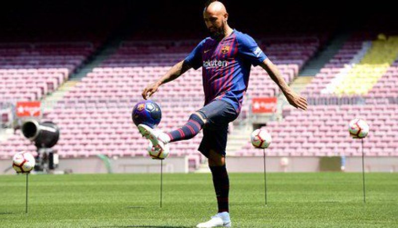 رسميا.. فيدال سلاح برشلونة الجديد  