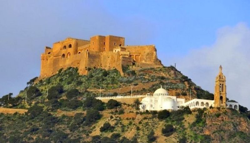 تنظيم دورة تدريبية حول مشروع تسجيل موقع “النظام التحصيني” لوهران ضمن التراث العالمي