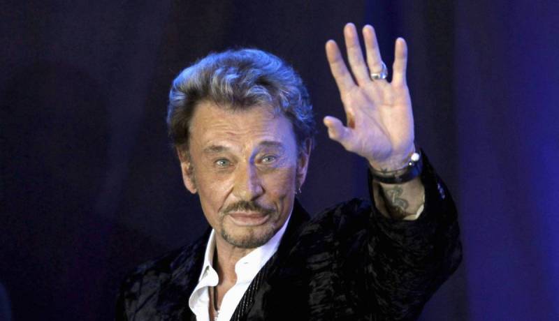  الإليزيه يؤكد حضور ماكرون وزوجته جنازة هاليداي