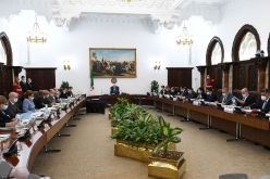 الرئيس تبون يشدد على محاربة التصرفات البائدة التي تعرقل مشاركة الشباب في العملية الانتخابية