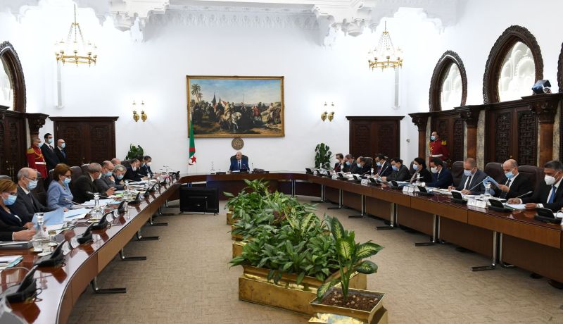 الرئيس تبون يشدد على محاربة التصرفات البائدة التي تعرقل مشاركة الشباب في العملية الانتخابية