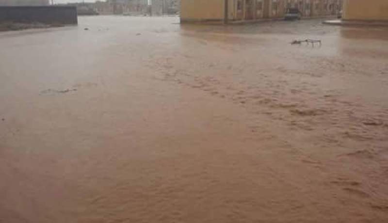 وادي مزي يبتلع الأغواط والسيول تحاصر مواطنين وأنباء عن مفقودين