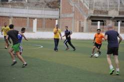 حداد يلعب الكرة مع «أولاد الحومة»!