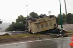 بالصور..11 جريحا في إنقلاب حافلة بقسنطينة