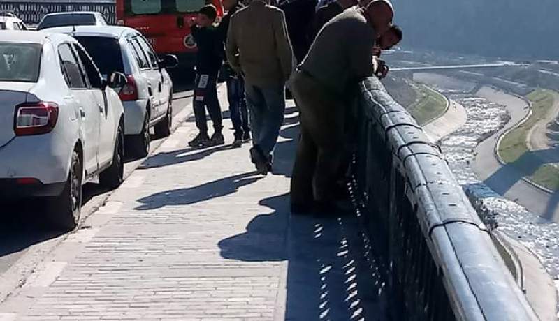 بالصور.. شاب يرمي نفسه من فوق “ڤنطرة” بقسنطينة