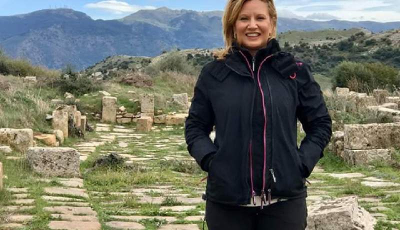 زوجة السفير الامريكي للجزائريين: الزموا منازلكم وفكروا في أهاليكم