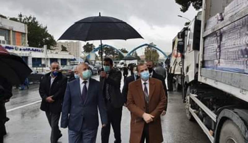 بالصور.. والي العاصمة ووزير التجارة يعطيان اشارة انطلاق القافلة التضامنية لفائدة العائلات المعوزة