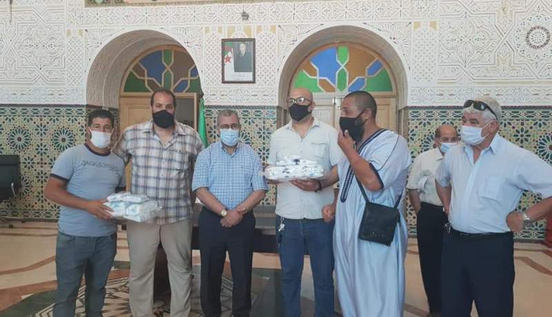 بالصور.. الوالي المنتدب للشراقة يشرف على انطلاق عملية توزيع الكمامات الصحية