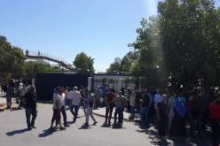 مكتتبو عدل2 يحتجون أمام مقر الوكالة مطالبين بشهادات التخصيص