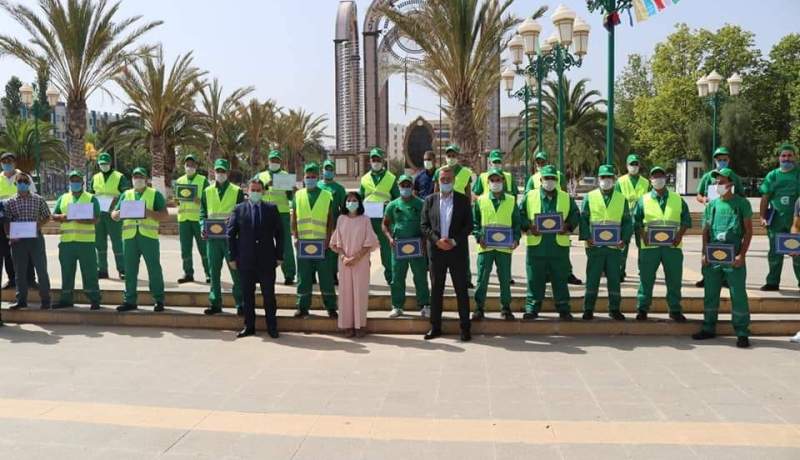 وزيرة البيئة تشكر عمال النظافة