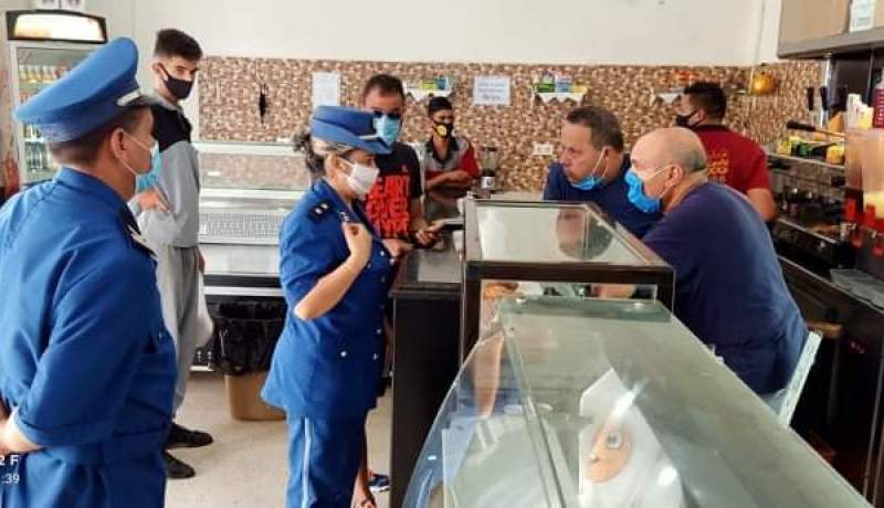 زرالدة.. الأمن الوطني يحسس أصحاب المقاهي بضرورة احترام الاجراءات الوقائية تزامنا مع إعادة فتحها