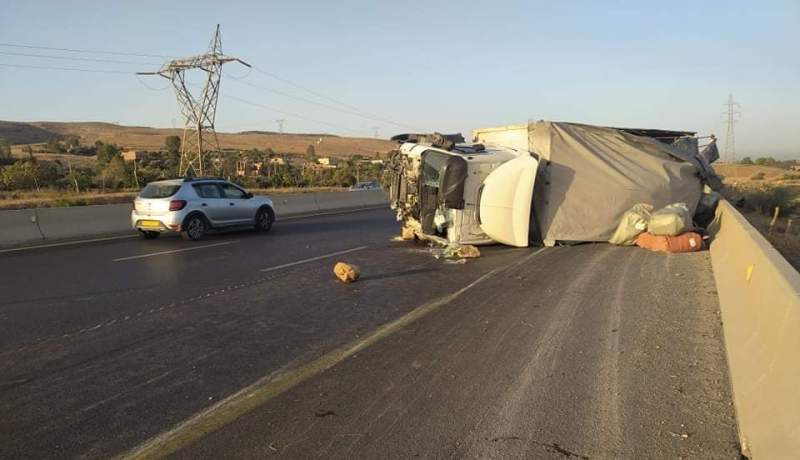 الشلف: وفاة شخص وإصابة إثنين بجروح خطيرة في حادث مرور