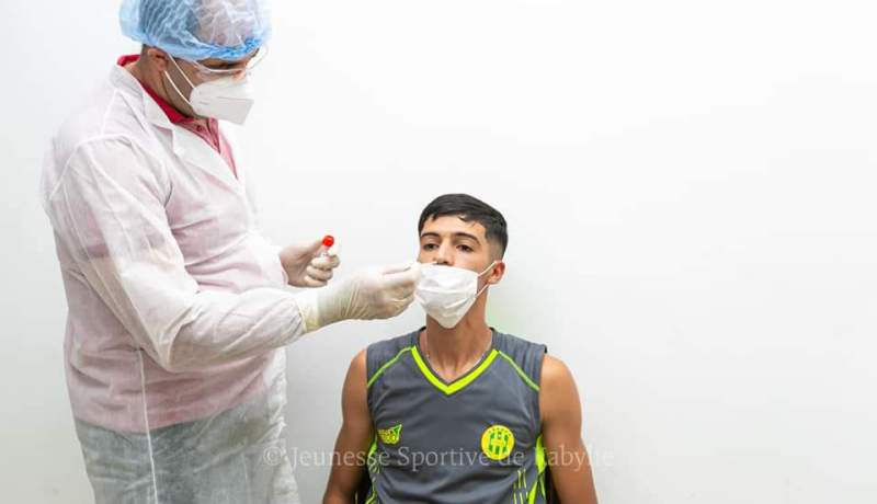 بالصور.. لاعبو الكناري يجرون فحص كورونا