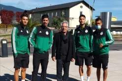 مغترب جزائري بالنمسا يزور الخضر لتحفيزهم قبل مواجهة نيجيريا
