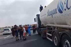 مواطنون من سيدي بلعباس يمنعون مرور شاحنة أوكسجين نحو تلمسان!