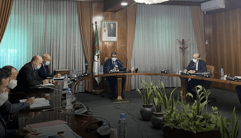 الوزير الأول يدرس كيفيات تعويض المتضررين من حرائق الغابات