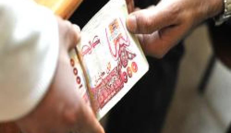 توقيف موظف بمصلحة الضرائب متلبسا بتلقي 10 ملايين رشوة في عين طاية
