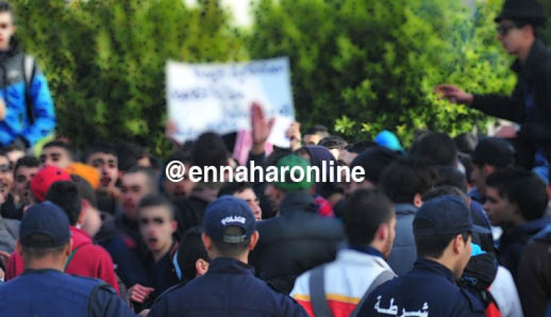 طلبة مدرسة السياحة يعودون للدراسة بعد شهر من الإضراب
