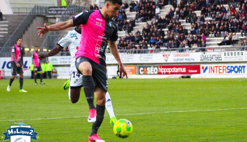 صِراع فرنسي من أجْل التعاقد مع “فرحات” !!