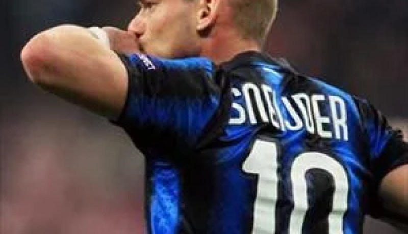 اليونايتد ينافس السيتي على شنايدر واديبايور يقترب من السبيرز