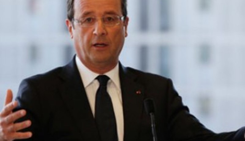 هولاند يتدخل لحل أزمة الوقود في فرنسا