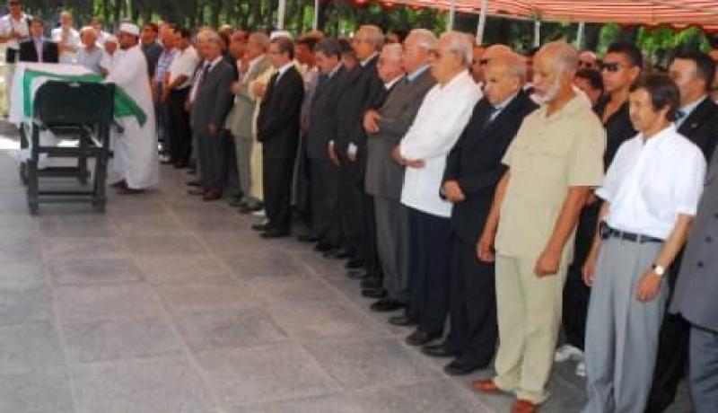 بن طوبال يوارى التراب بمربع الشهداء بمقبرة العالية