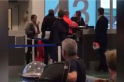 بالفيديو… مسافرة تصفع موظفة بالمطار والسبب