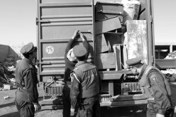 بعـــد الوقـــــود‮.. ‬المهـــربـــون‮ ''‬دوّروهـــا‮'' ‬ولاعـات‮!‬