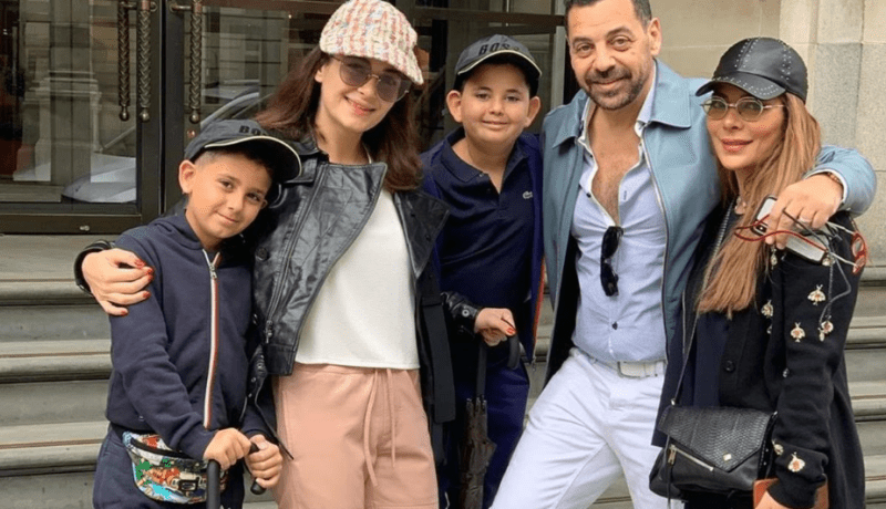 بالصور.. طارق العريان يستمع لنصيحة إبن أصالة ويلم شمل العائلة!