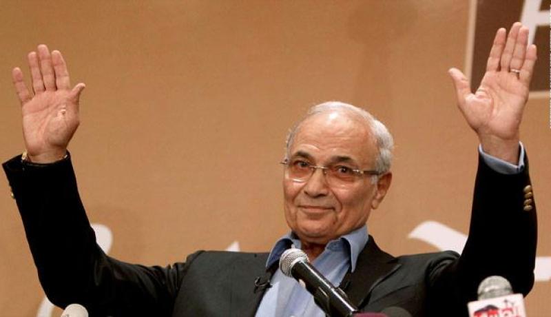 مصر: محاكمة شفيق بتهم فساد في ديسمبر