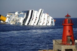 ايطاليا تعلن حالة الطواريء بسبب مخاوف من تسرب وقود السفينة المنكوبة