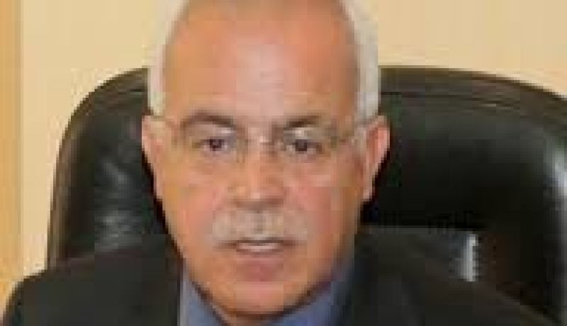 قرين يؤكد عزمه على تسوية مشاكل البث الاذاعي بالجزائر