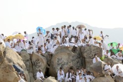 2.5 مليون حاج يبدؤون رمي جمرة العقبة الكبرى