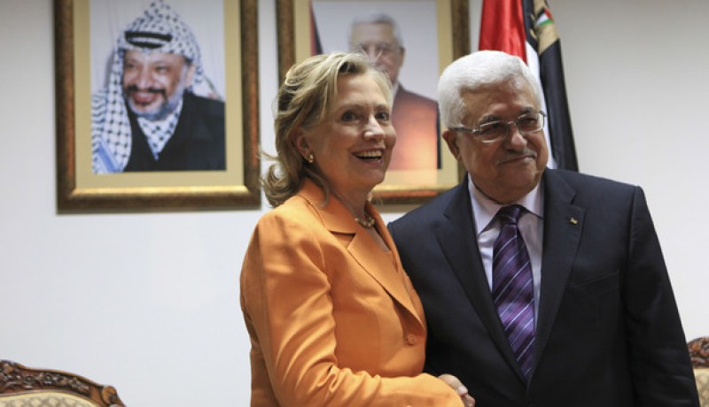 عباس يأمل في التوصل إلى تهدئة قبل مغادرة كلينتون المنطقة