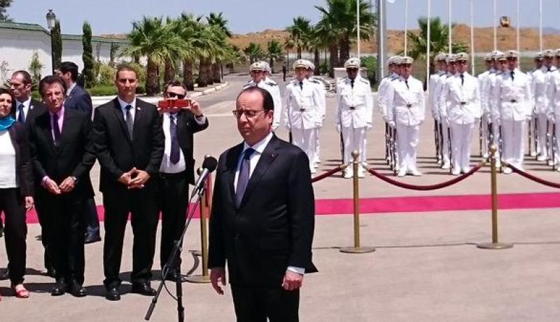 بالصور وصول الرئيس الفرنسي فرنسوا هولاند إلى مطار هواري بومدين الدولي