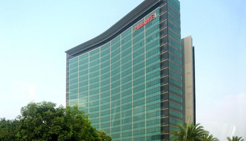الحكومة البريطانية تسمح لشركة “هواوي” بتطوير 5G
