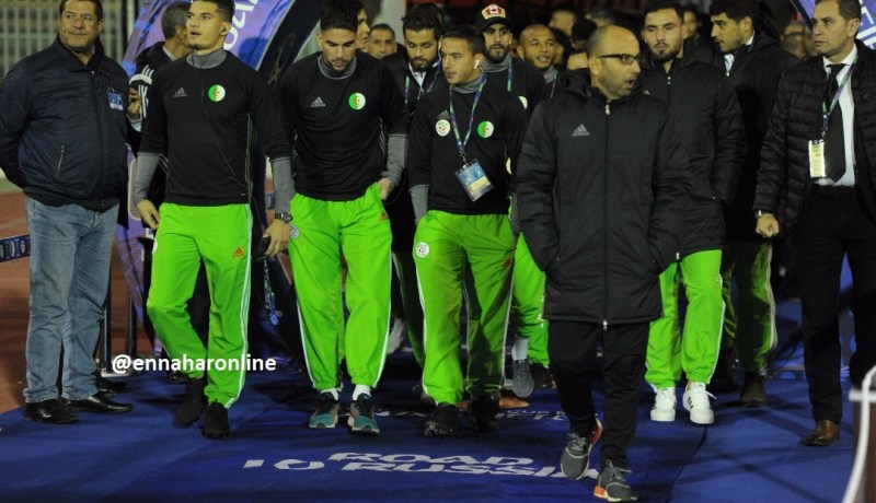 بالصور.. لاعبو المنتخب الجزائري يتفقدون أرضية الملعب