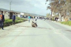 سكان عين الطويلة بالطارف يغلقون الطريق احتجاجا على الغاز