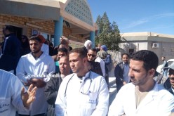 عمال المؤسسات الصحية بالأغواط يحتجون للمطالبة بتوفير الأمن 