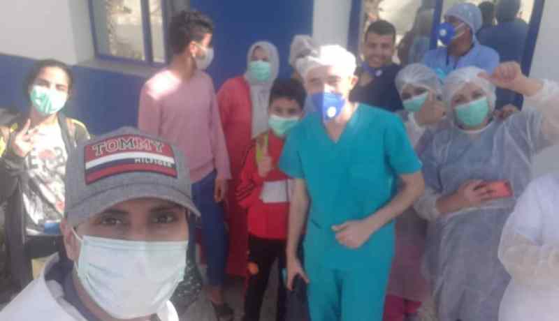 بالصور.. شفاء 7 أشخاص من وباء كورونا وخروجهم من مستشفى سيدي بلعباس