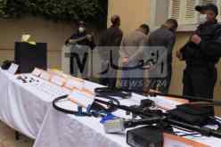 بالصور.. توقيف 3 أشخاص وضبط 48 قطعة نقدية أثرية ذهبية وفضية بتيارت