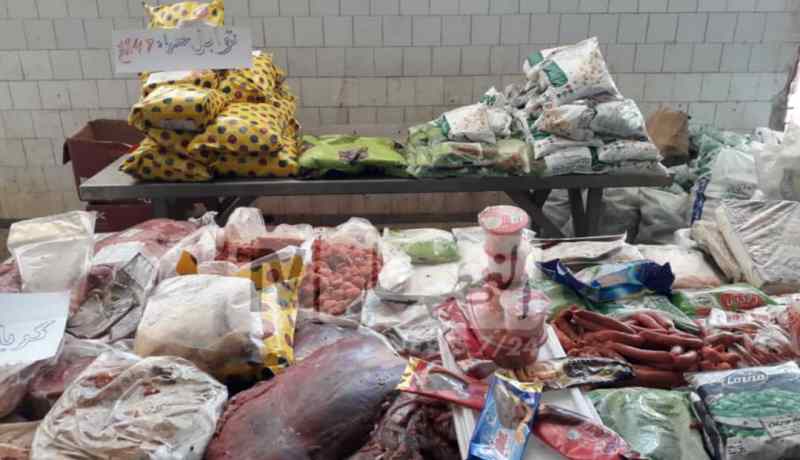 بالصور.. إكتشاف مستودع لتخزين مواد إستهلاكية فاسدة بسوق اهراس